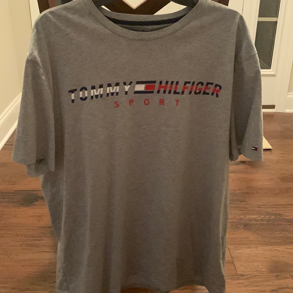 Men’s size XL Tommy Hilfiger sport shirt sleeve shirt
